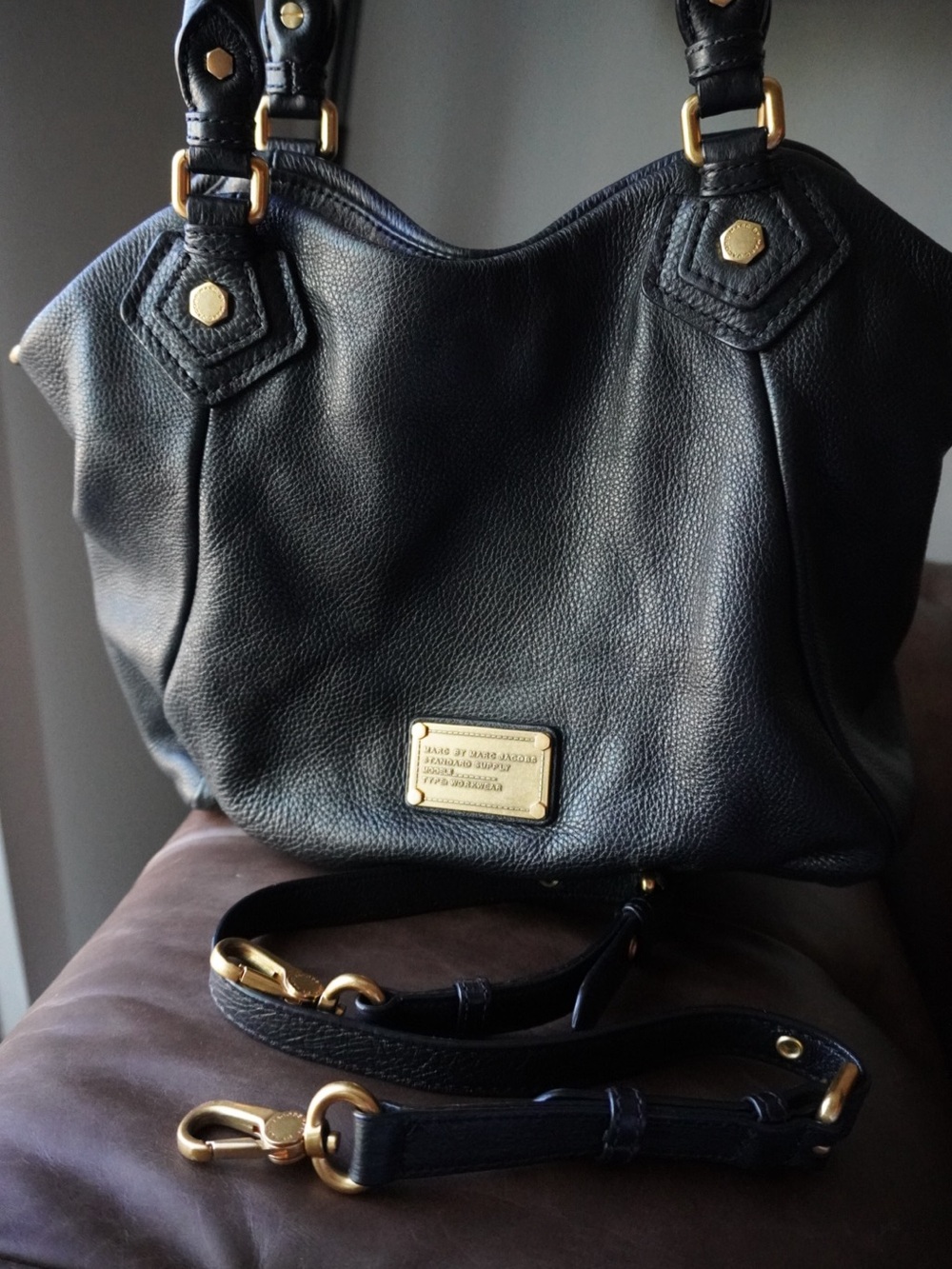 Marc by Marc Jacobs Black Leather Shoulder Bag with Gold Hardware - Picture 2 of 15